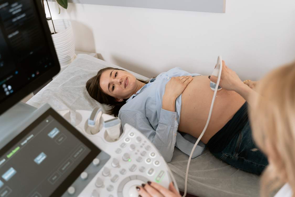 Embarazada, cuándo ir al hospital para iniciar el parto